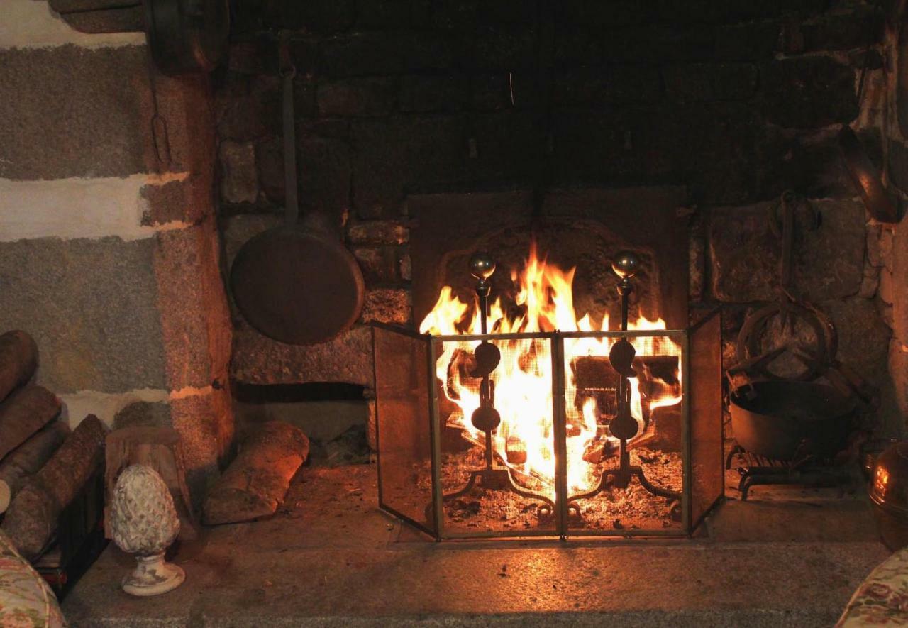 Les Goubelins Bed and Breakfast La Lande-d'Airou Εξωτερικό φωτογραφία